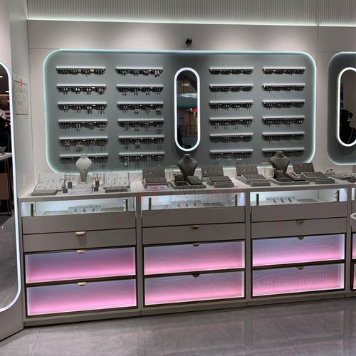 黄金首饰展示柜与全屋定制 珠宝店铺装修设计的精髓