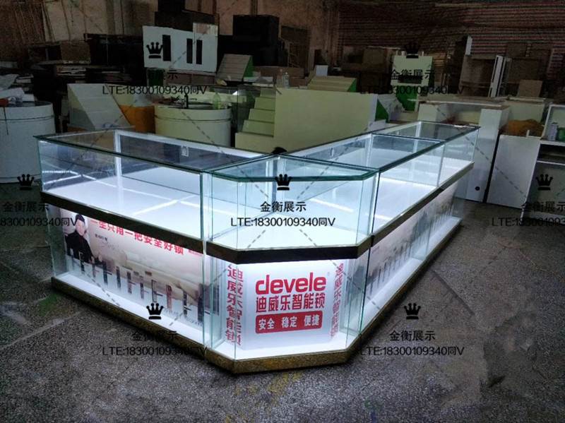 惠州烤漆展台六角展示台与智能锁·发光展柜的创新融合