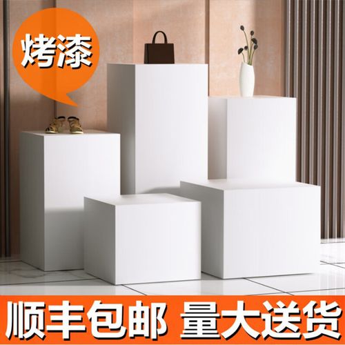 方寸之间，器宇不凡——长体木制烤漆白色底座展示台的美学与商业价值